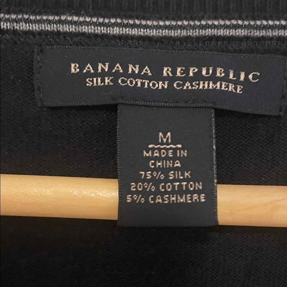 Banana Republic Men's Black Silk-Cotton Cashmere V-Neck Sweater - Picture 3 of 4